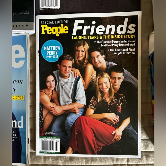 Friends TV Show Memorabilia Set - Picture 5 of 8